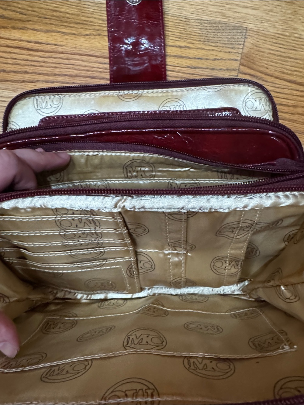 Boutique Burgundy Croc- Embossed Leather Crossbody with Magnetic Closure - Picture 6 of 8